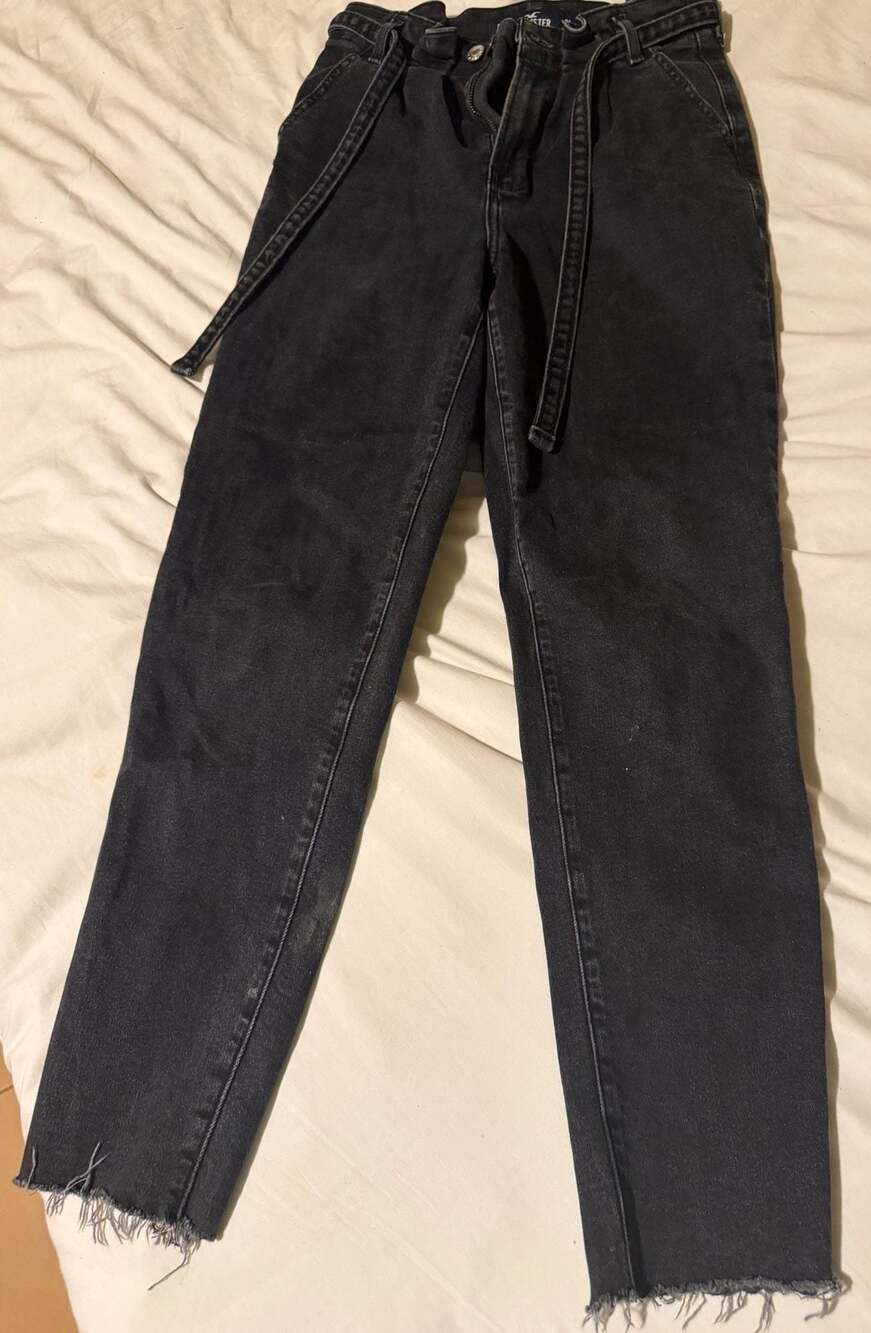 Hollister Black High Rise Belted Straight Leg Jeans with Raw Hem (0026)